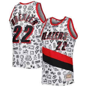 Stunning Clyde Drexler Portland Trail Blazers 1991 92 Hardwood Classics Doodle Swingman Jersey   White to stand out at the arena